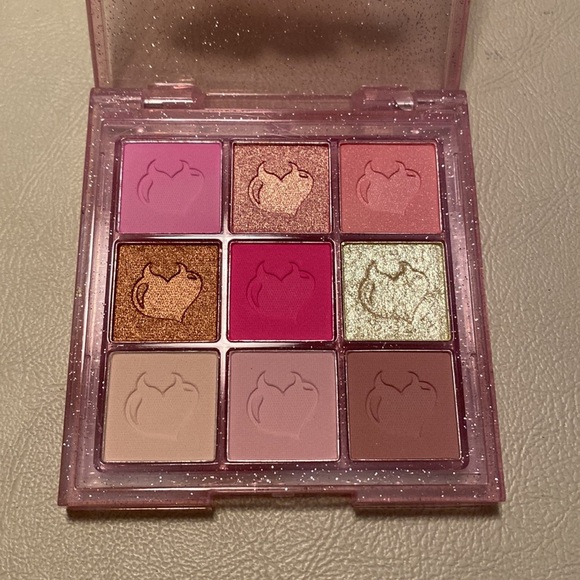 Totally Plastic Eyeshadow Palette - Picture 4 of 6